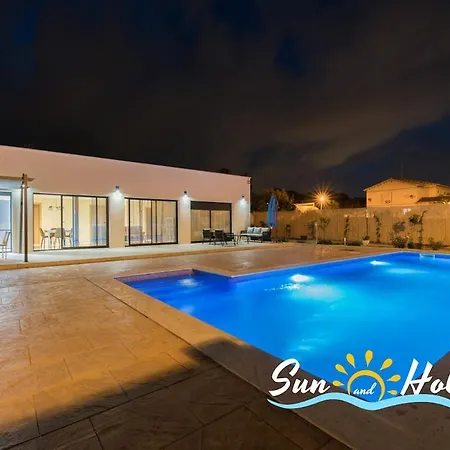 Moderna Elvira 别墅 *