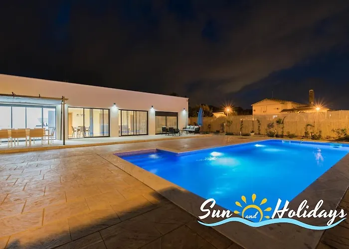 Moderna Elvira Villa *